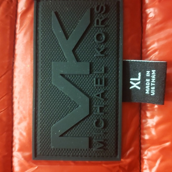 MK Michael Kors NWOT Lightweight Full-zip Black w/ Red Trim Puffer Jacket, XL - Picture 3 of 9